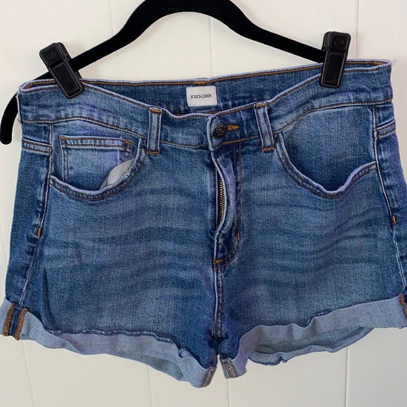 Light wash lightly worn high rise jean shorts - Picture 1 of 2